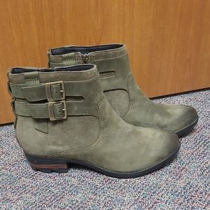 NWOT Sorel Khaki Lolla Tundra  Waterproof Ankle Boots with Buckle Detail